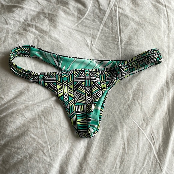 Rip Curl Reversable Skimpy Brazillian Bikini Bottoms - Picture 2 of 6